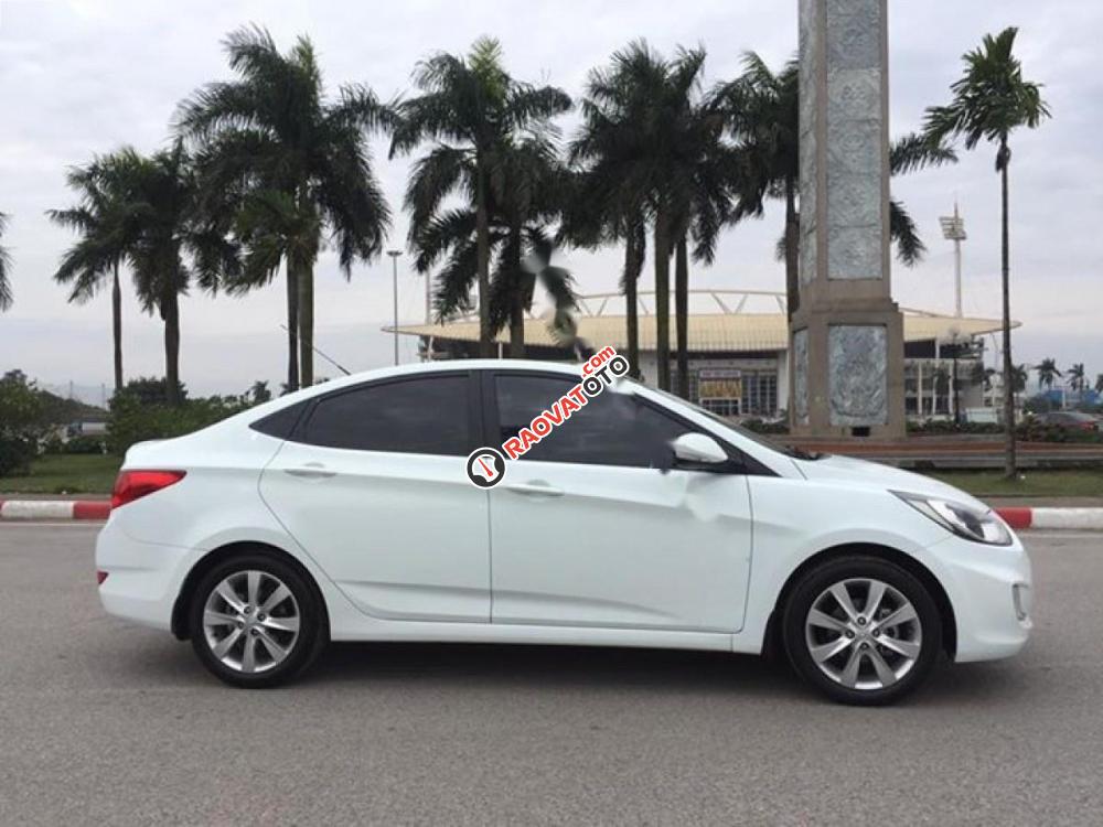 Xe Hyundai Accent đời 2012, màu trắng, nhập khẩu số sàn, giá 395tr-2