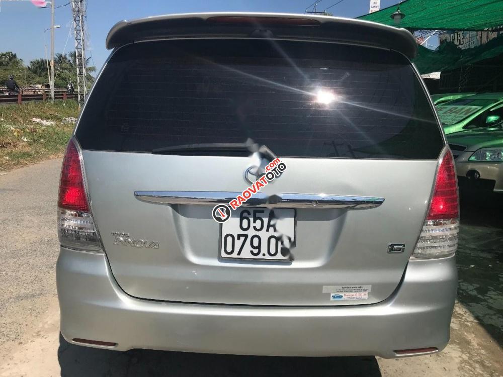 Cần bán gấp Toyota Innova G đời 2009, màu bạc xe gia đình-3