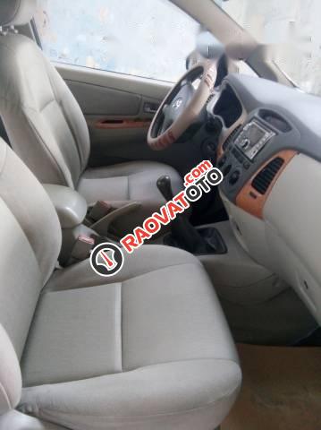 Bán Toyota Innova G đời 2010, màu bạc-5