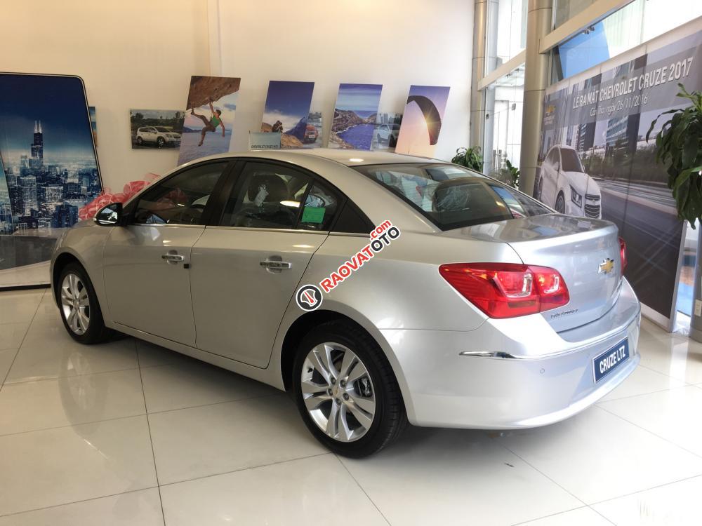 Chevrolet Cruze LTZ 1.8L màu bạc, hỗ trợ vay ngân hàng lên đến 90% - LH: 0945.307.489-1