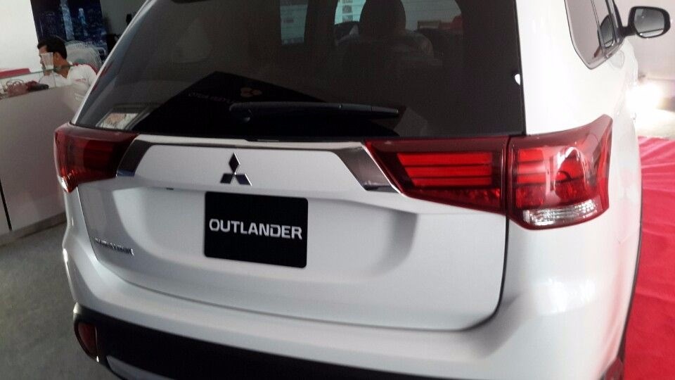 Bán xe Mitsubishi Outlander đời 2017, màu trắng, nhập khẩu -5