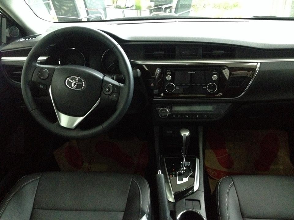 Bán Toyota Corolla altis đời 2017, màu đen, nhập khẩu-5