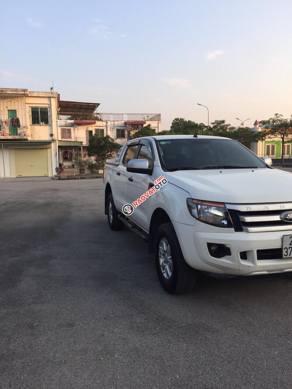 Cần bán gấp Ford Ranger 2.2 đời 2014, màu trắng, xe nhập, 555 triệu-0