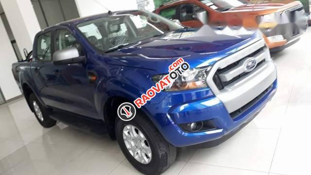 Bán Ford Ranger XLS AT 4x2 đời 2017, màu xanh lam, giá tốt-1