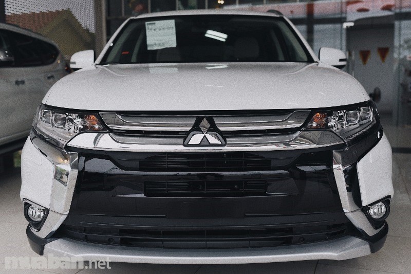 Cần bán xe Mitsubishi Outlander năm 2017, màu trắng, nhập khẩu giá cạnh tranh-0