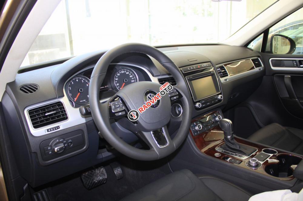 Bán ô tô Volkswagen Touareg đời 2016, màu vàng, nhập khẩu nguyên chiếc-2