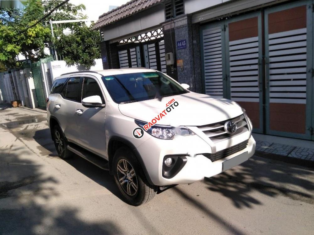 Bán Toyota Fortuner 2.4G 4x2 MT đời 2017, màu trắng, nhập khẩu-2