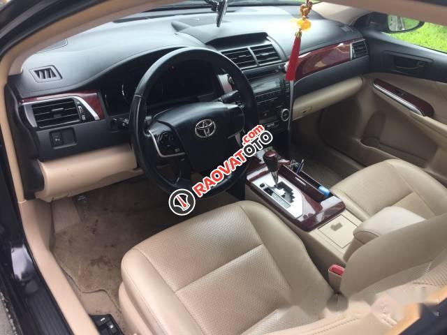 Bán Toyota Camry 2.0 E năm 2013, màu đen rất mới đi ít 16.000km-1