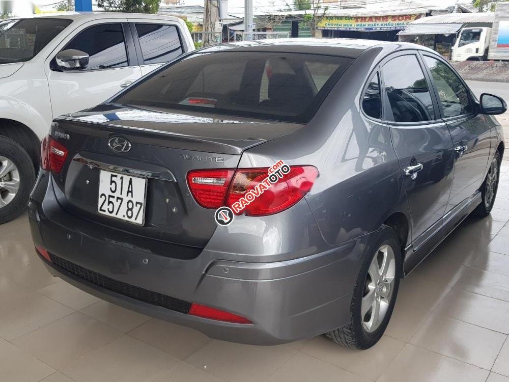 Cần bán lại xe Hyundai Avante 1.6 AT đời 2011, màu xám, giá tốt-3