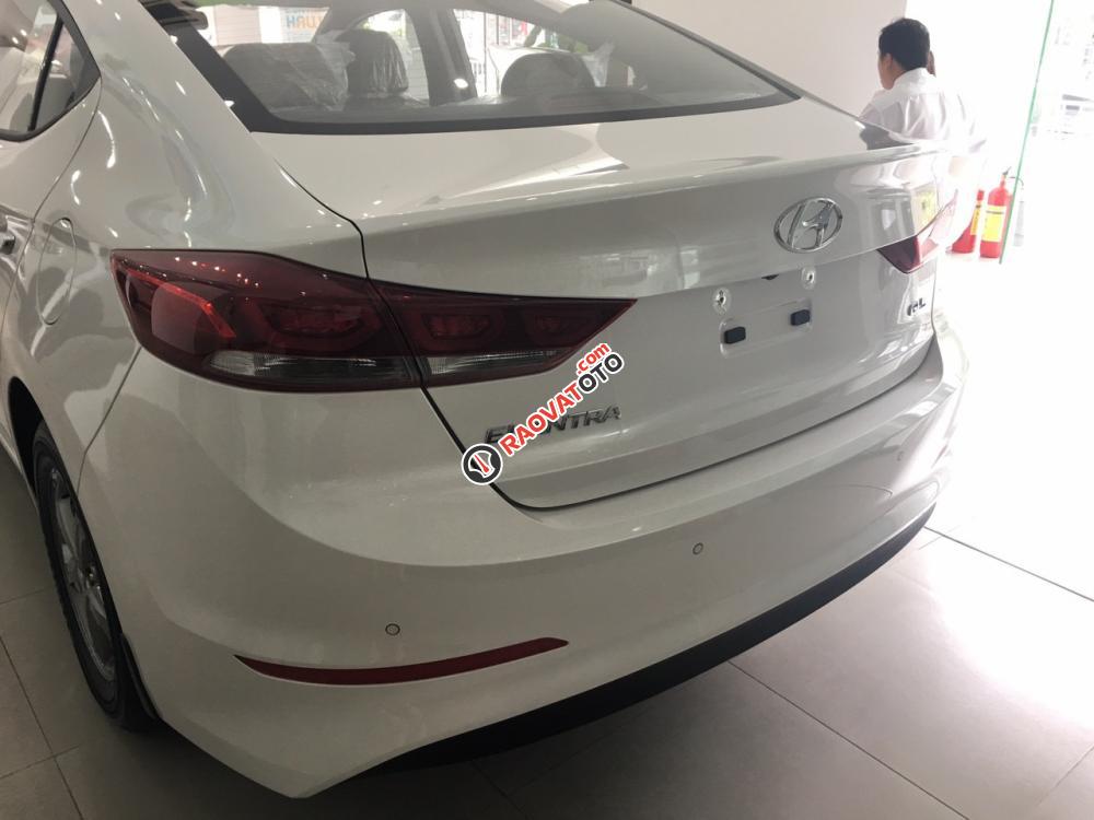 Giá xe Elantra 1.6, màu trắng, xe mới 100%. Cam kết giá tốt nhất. LH Hương: 0902.608.293-5