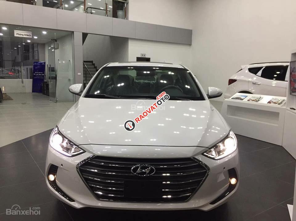 Cần bán xe Hyundai Elantra 1.6MT đời 2017, trả trước 150 triệu-4