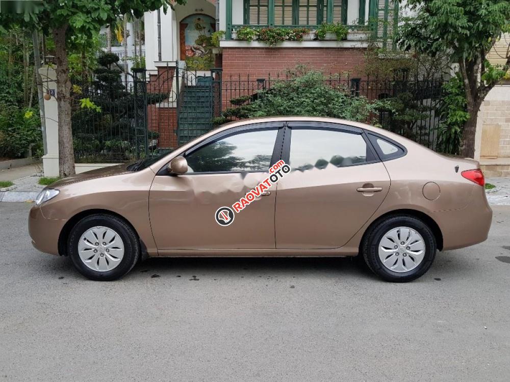Cần bán xe Hyundai Elantra đời 2011, màu vàng xe gia đình-7