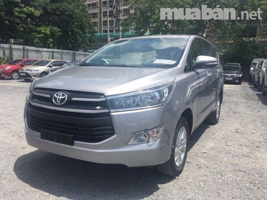 Bán xe Toyota Innova đời 2017, màu bạc, xe nhập-0