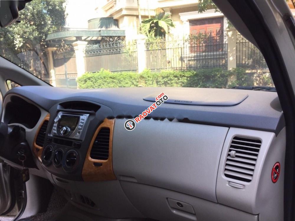 Cần bán gấp Toyota Innova 2008, màu vàng-6