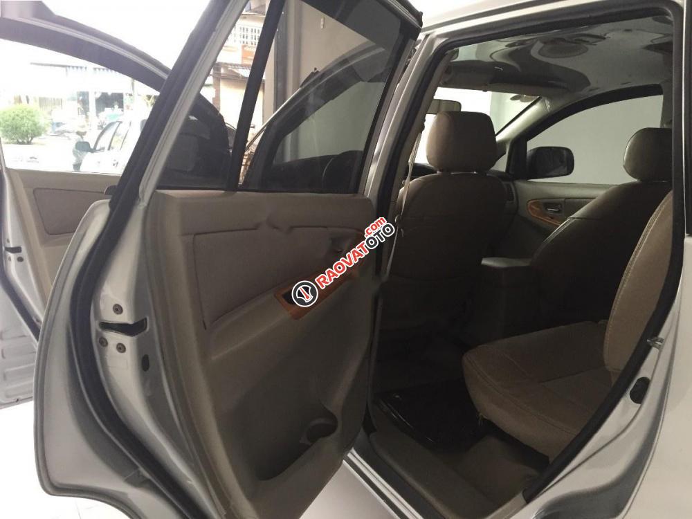 Cần bán Toyota Innova đời 2010, màu bạc, 410tr-2