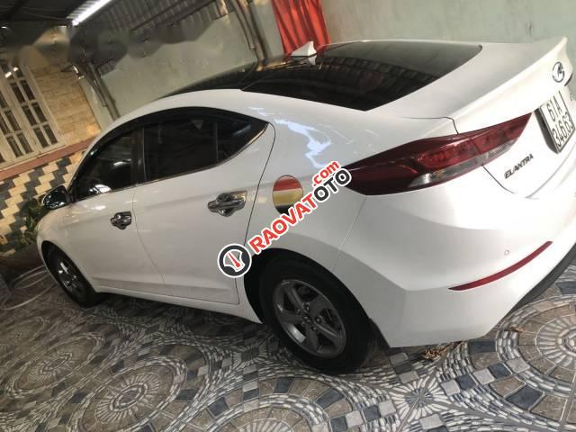 Bán xe Hyundai Elantra 2016, màu trắng-0