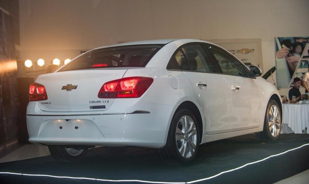 Bán xe Chevrolet Cruze đời 2017, màu trắng, nhập khẩu -4