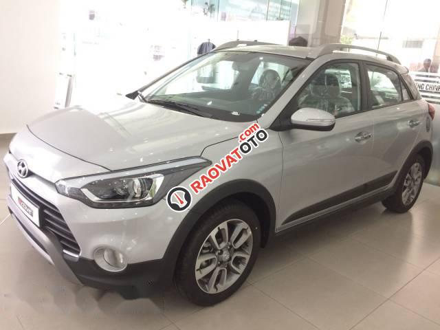 Cần bán Hyundai i20 Active đời 2017, màu bạc-0