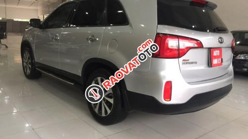 Cần bán gấp Kia Sorento 2.2AT AT sản xuất 2015-8