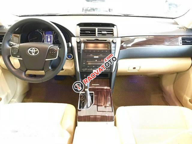 Bán Toyota Camry 2.0E 2017, màu vàng, 977tr-3