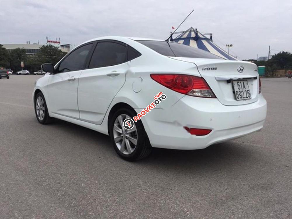 Xe Hyundai Accent đời 2012, màu trắng, nhập khẩu số sàn, giá 395tr-3