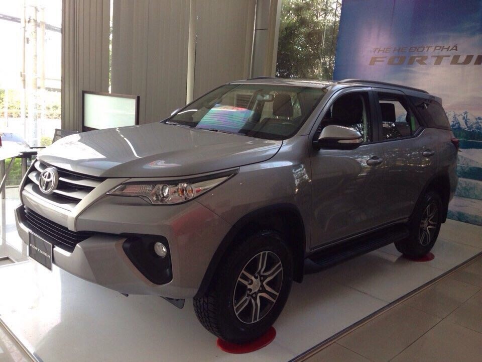 Bán xe Toyota Fortuner đời 2017, màu xám, xe nhập, 981 triệu-1