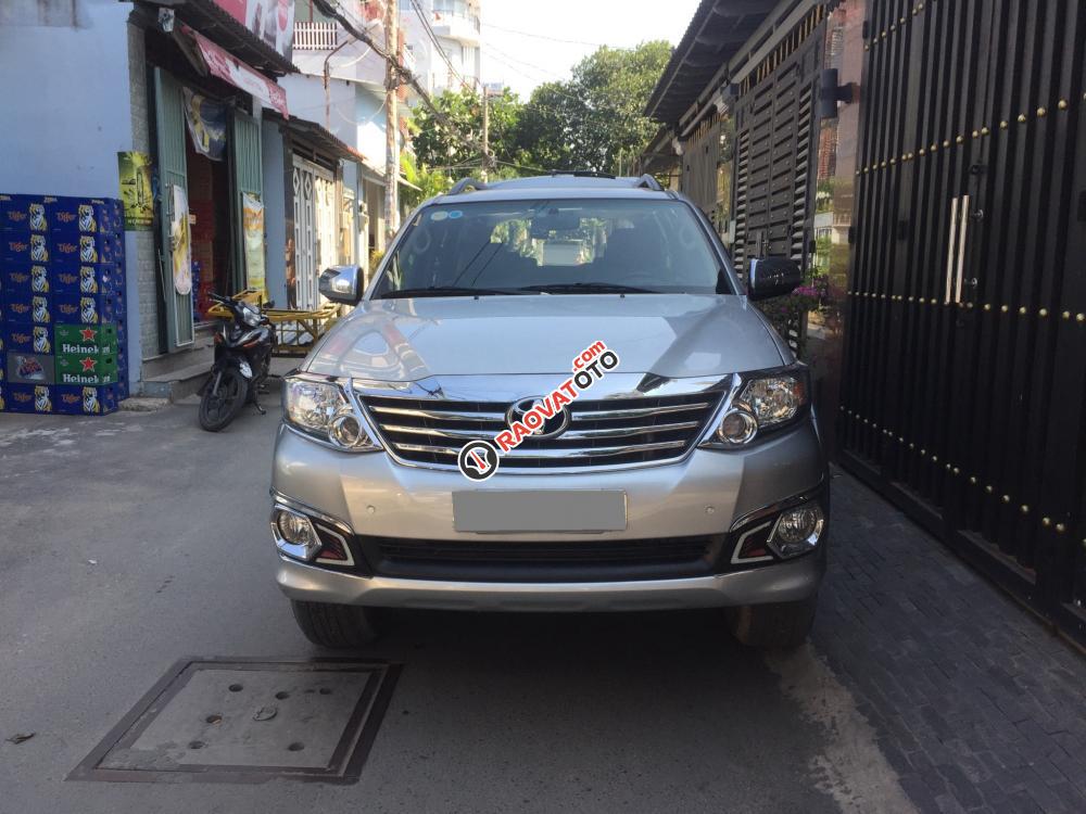 Bán xe Toyota Fortuner 2015, tự động xám bạc xe một chủ trùm mền ít đi-11