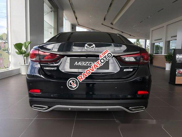 Bán xe Mazda 6 AT Premium đời 2017, màu đen-4