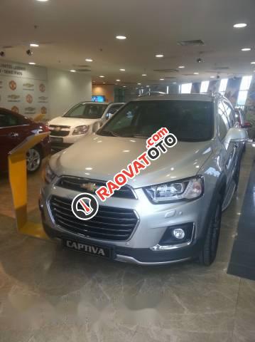 Cần bán xe Chevrolet Captiva 2017, màu bạc, giá chỉ 879 triệu-0