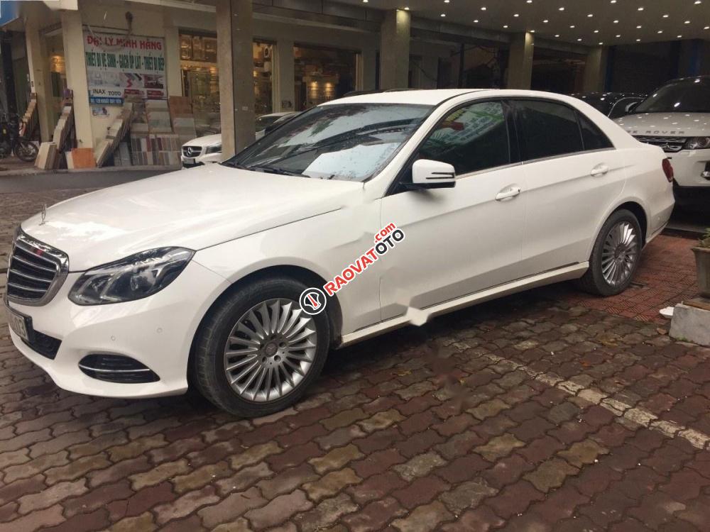 Bán Mercedes E200 đời 2015, màu trắng-0