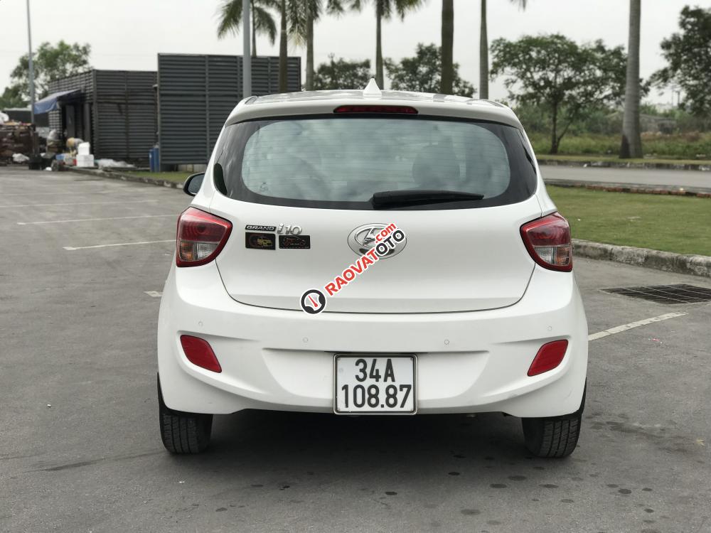 Bán Hyundai Grand i10 AT đời 2015, màu trắng, nhập khẩu nguyên chiếc xe gia đình-4