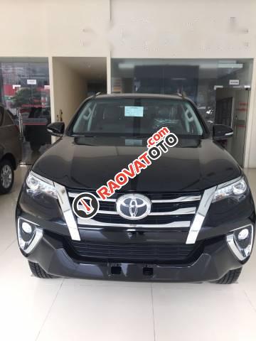 Cần bán xe Toyota Fortuner 2.7 V 2017, màu đen-0