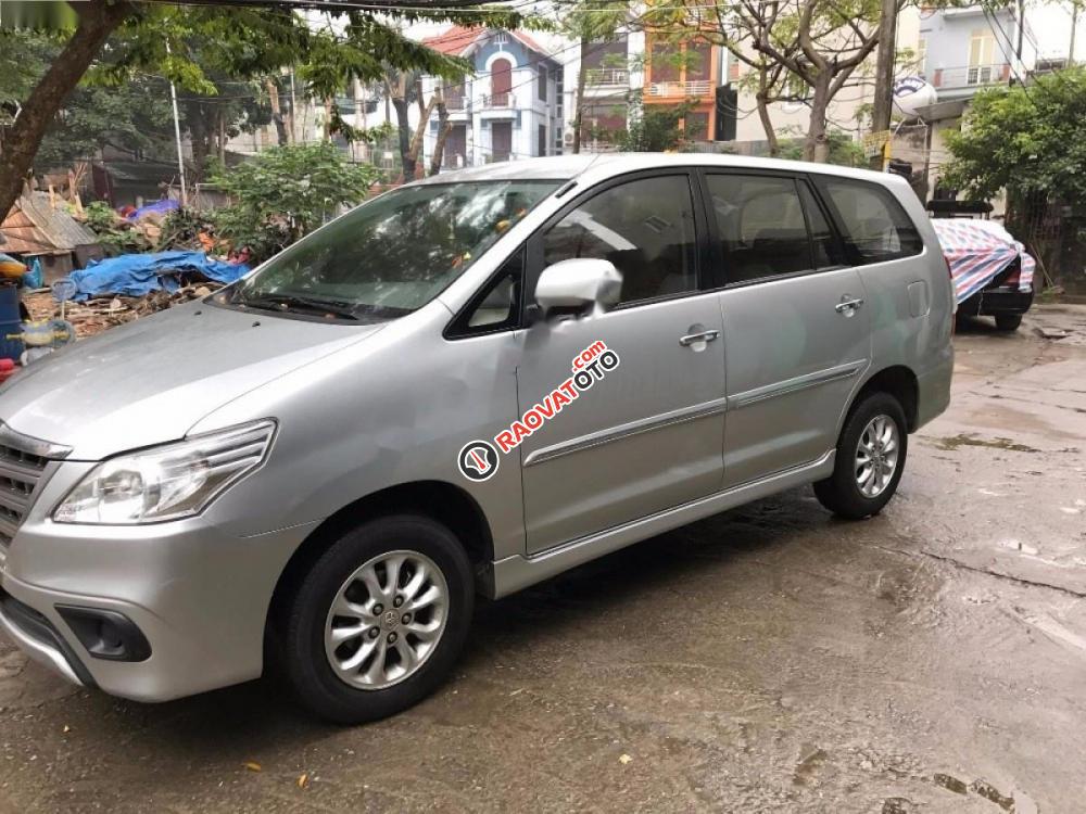 Bán ô tô Toyota Innova 2.0E đời 2014, màu bạc, số sàn giá cạnh tranh-3