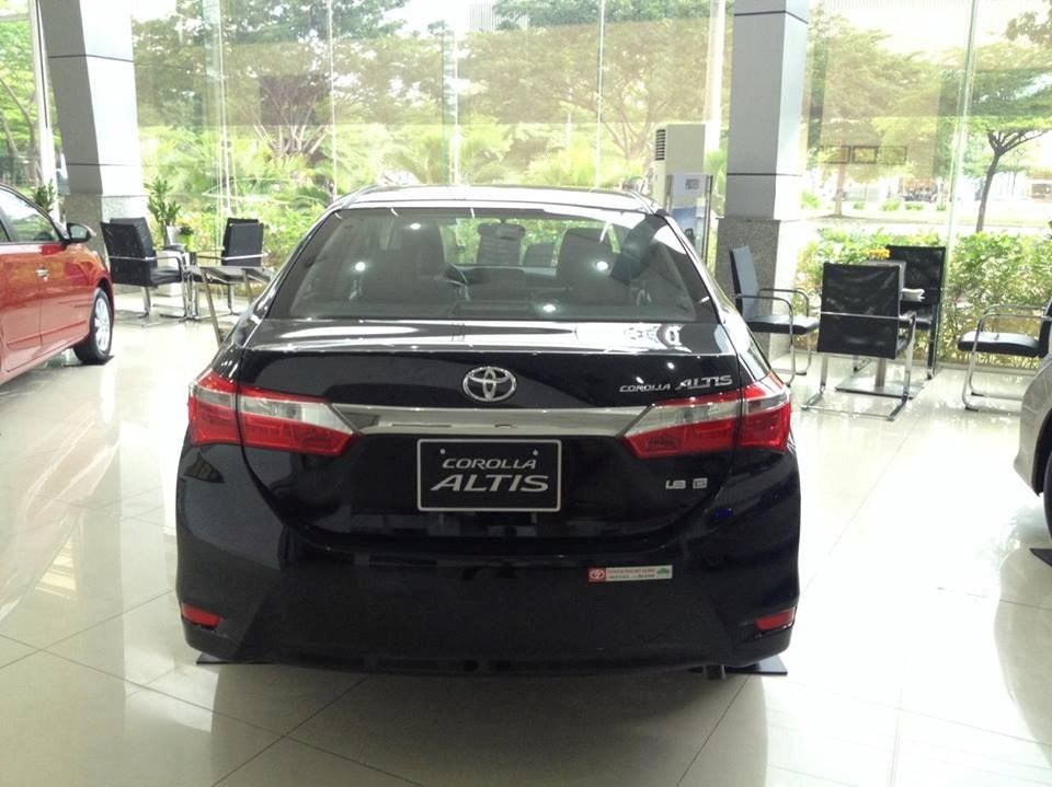 Bán Toyota Corolla altis đời 2017, màu đen, nhập khẩu-4