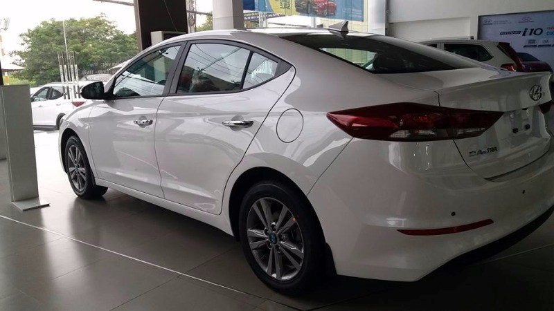 Bán xe Hyundai Elantra 2.0 AT đời 2017, màu trắng, nhập khẩu, giá chỉ 669 triệu-2