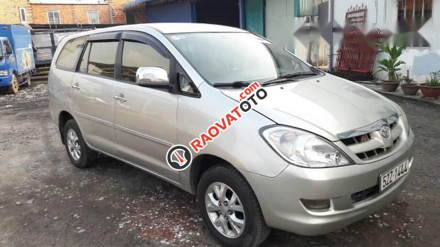 Cần bán gấp Toyota Innova G 2006, màu bạc xe gia đình, giá chỉ 340 triệu-0