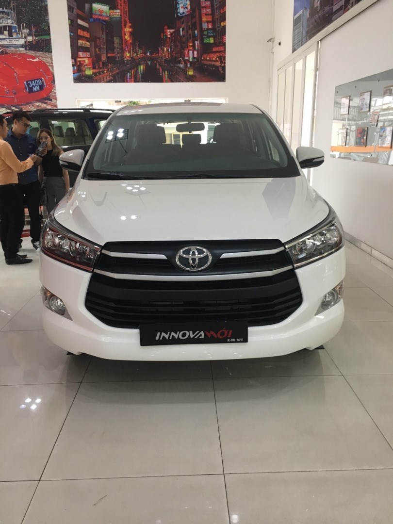 Bán Toyota Innova năm 2017, màu trắng, xe nhập-2