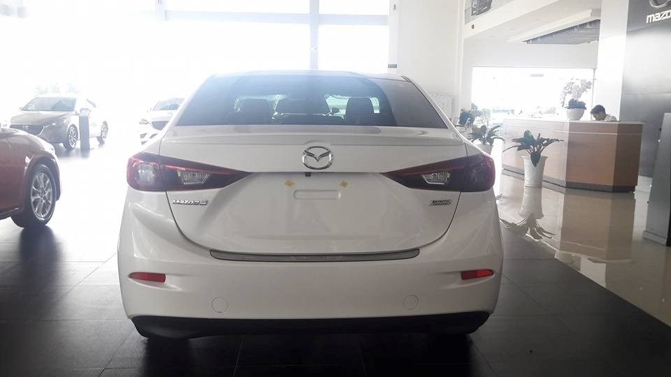 Cần bán Mazda 3 đời 2017, màu trắng, xe nhập, 650tr-4