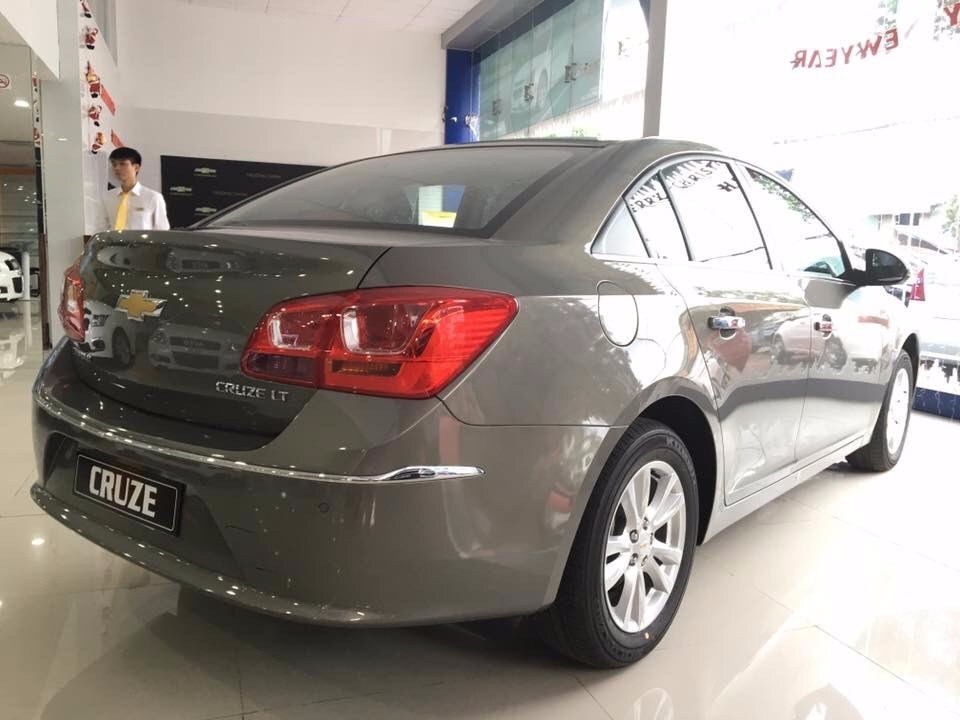 Bán xe Chevrolet Cruze đời 2017, màu nâu, xe nhập-9