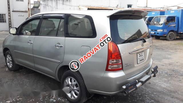 Cần bán gấp Toyota Innova G 2006, màu bạc xe gia đình, giá chỉ 340 triệu-1