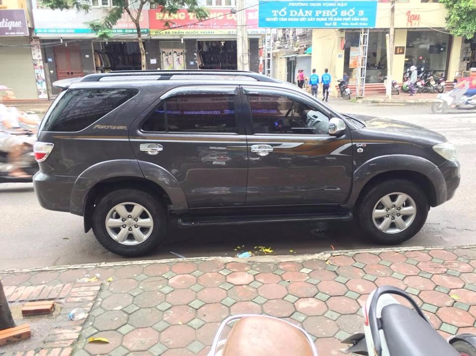 Bán Toyota Fortuner năm 2009, màu xám, xe nhập, số sàn-1