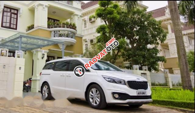 Cần bán xe Kia Sedona năm sản xuất 2017, màu trắng-0