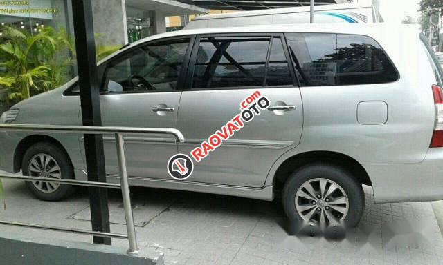 Bán Toyota Innova 2015, màu bạc, 600tr-1