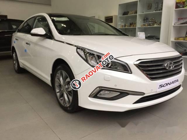 Bán xe Hyundai Sonata 2017, màu trắng-2