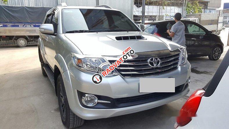 Cần bán gấp Toyota Fortuner G 2.5MT đời 2015, màu bạc số sàn, giá 868tr-3