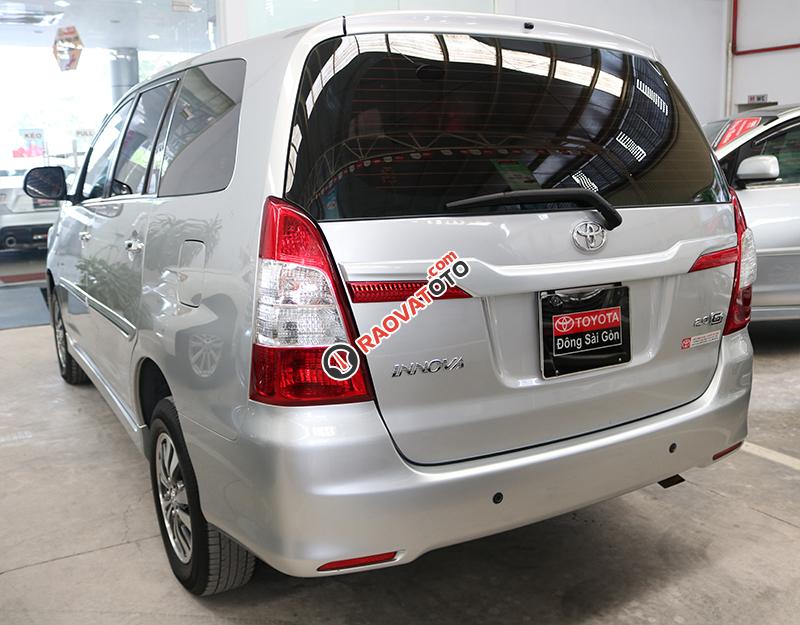 Cần bán xe Toyota Innova 2.0E đời 2016, màu bạc số sàn-1