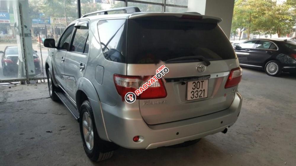 Bán xe Toyota Fortuner V 4x4 AT đời 2009, màu bạc xe gia đình-5