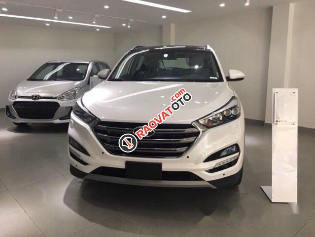 Cần bán Hyundai Tucson 2017, màu trắng-1