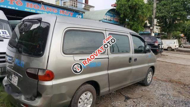 Cần bán Hyundai Starex năm 2001, màu ghi vàng -2