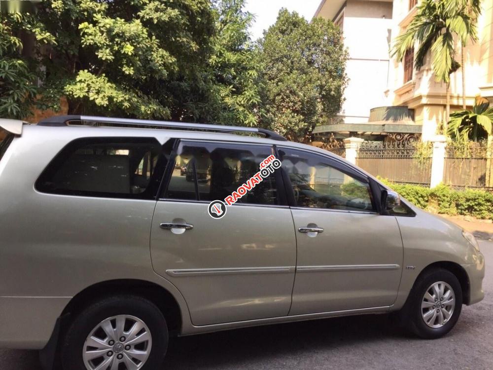 Cần bán gấp Toyota Innova 2008, màu vàng-8